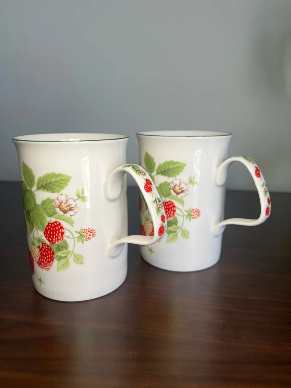 2 'Strawberry Fruit Garden' 1990 mugs. Roy Kirkham fine bone china. - Picture 4 of 13